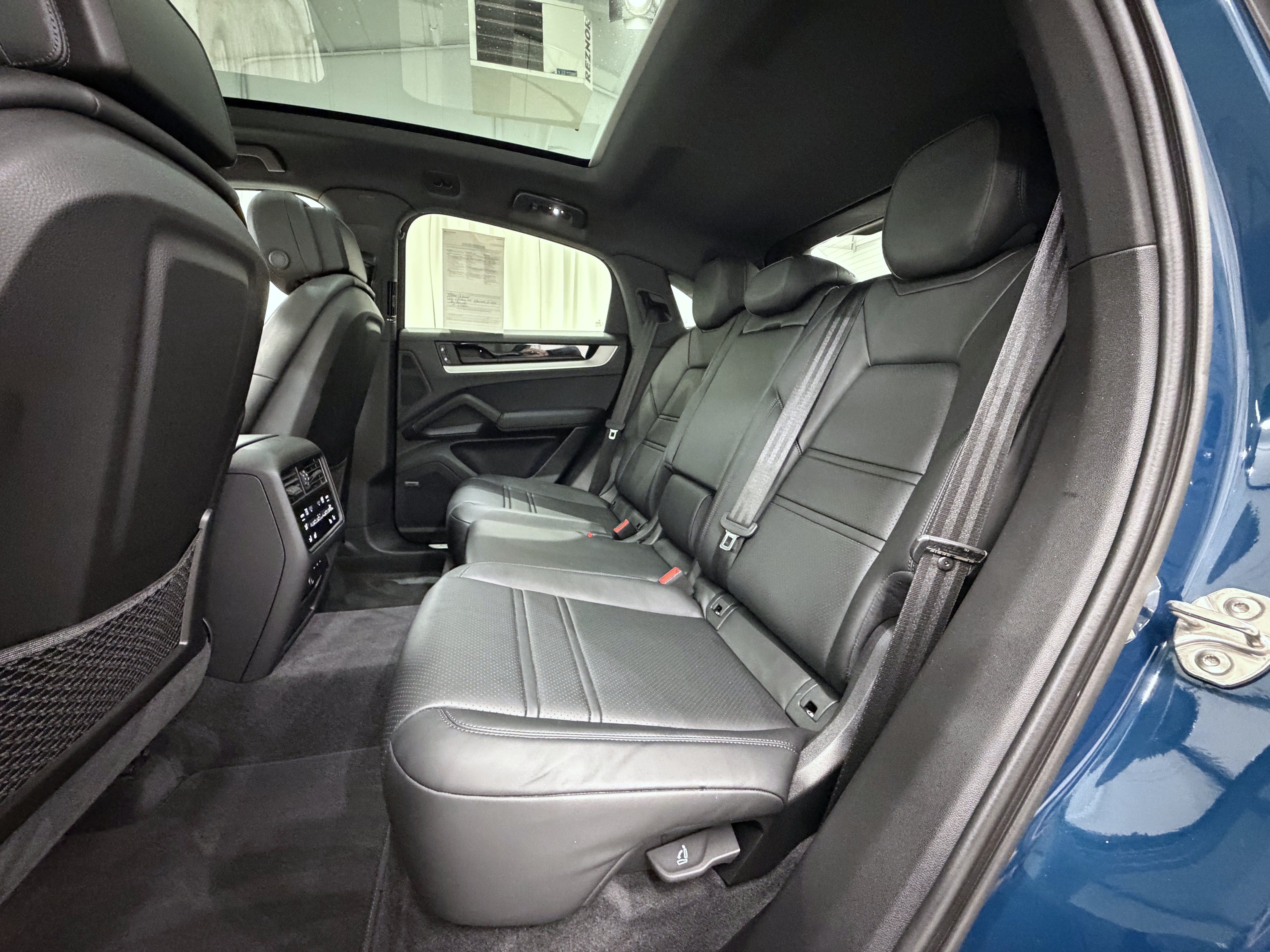Certified 2024 Porsche Cayenne Coupe AWD/4WD image 20