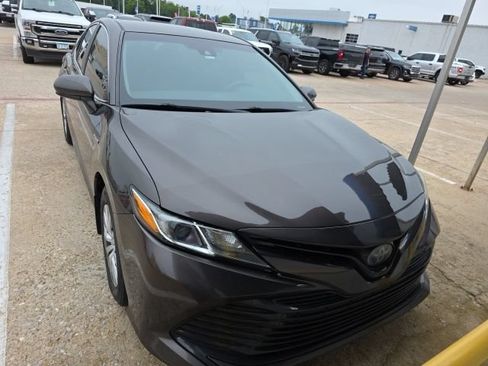 Used 2020 Toyota Camry LE FWD image 8