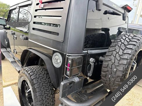 Used 2012 Jeep Wrangler Unlimited Sahara AWD/4WD image 4
