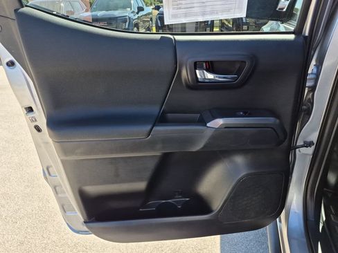 Used 2019 Toyota Tacoma TRD Off-Road AWD/4WD image 32