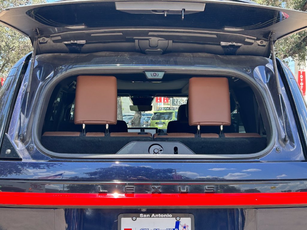 Used 2024 Lexus GX 550 w/ Accessory Package (Z1) AWD/4WD image 18