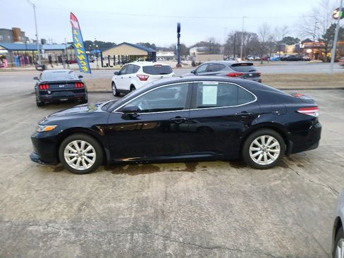 Used 2019 Toyota Camry LE FWD image 1