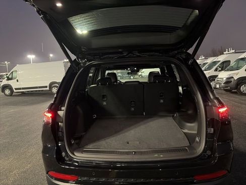 New 2025 Jeep Grand Cherokee Altitude image 5