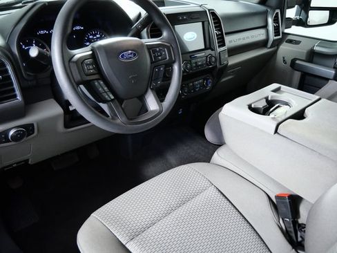 Certified 2022 Ford F250 XLT w/ Black Appearance Package AWD/4WD image 3