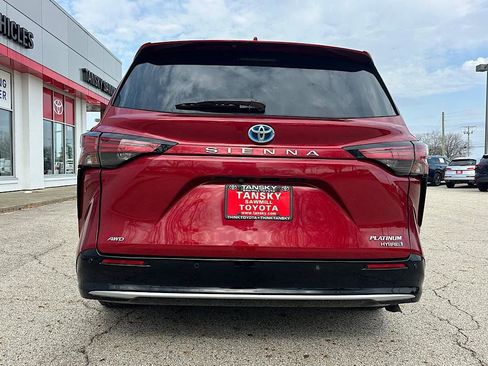 Certified 2022 Toyota Sienna Platinum image 4