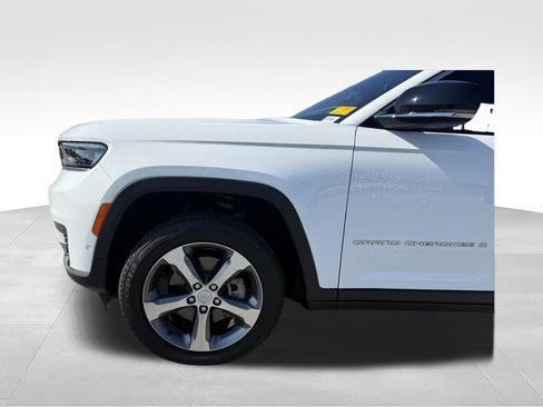 Used 2025 Jeep Grand Cherokee L Limited w/ Luxury Tech Group II AWD/4WD image 17
