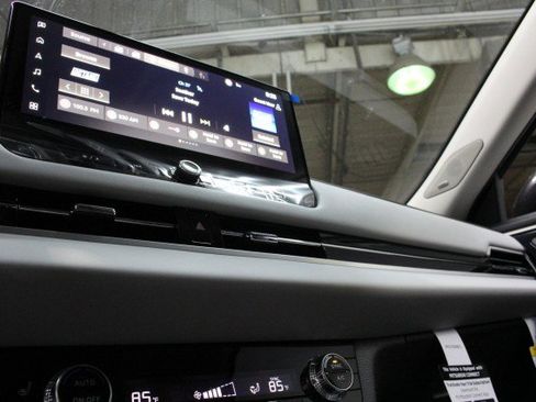 New 2025 Mitsubishi Outlander SE image 12