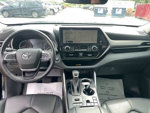 Used 2023 Toyota Highlander XLE AWD/4WD image 22