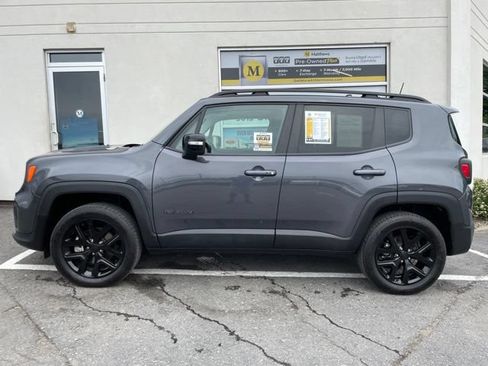 Used 2023 Jeep Renegade Altitude w/ Sun/Sound Group AWD/4WD image 2