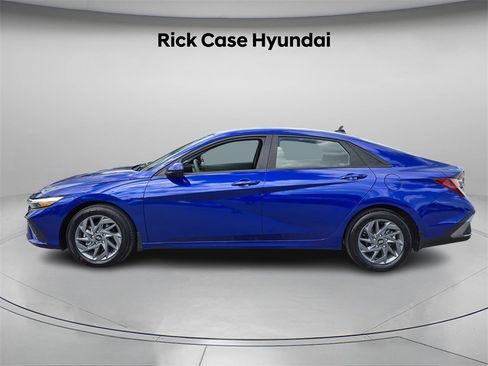 Certified 2024 Hyundai Elantra SEL image 3