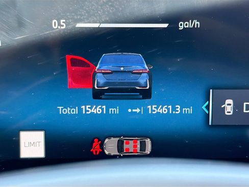 Used 2025 BMW 530i w/ M Sport Package image 43