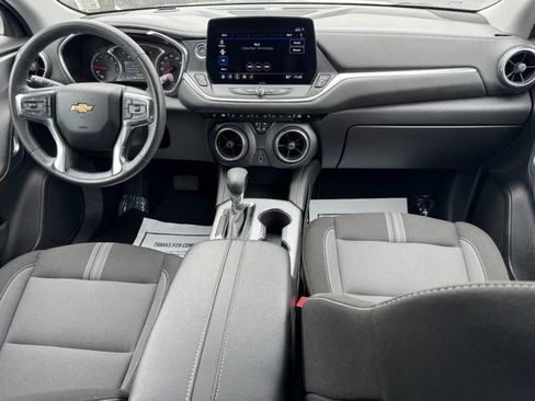 Used 2025 Chevrolet Blazer LT AWD/4WD image 11