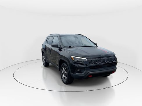 Used 2022 Jeep Compass Trailhawk w/ Trailhawk Elite Group AWD/4WD image 2