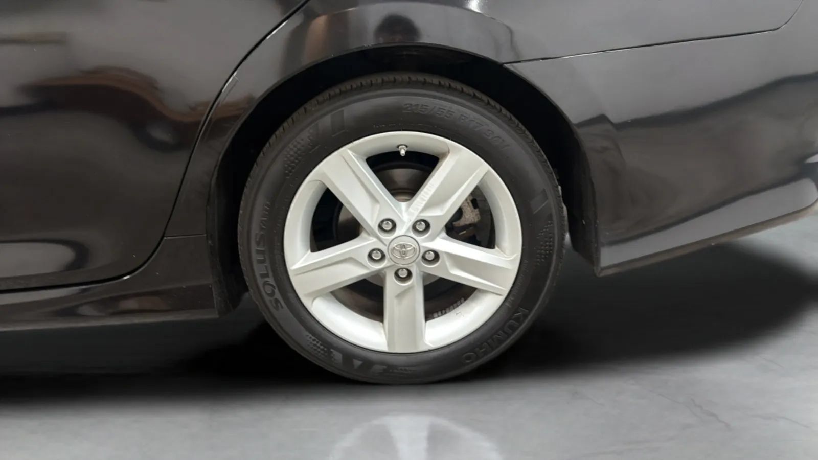 Used 2013 Toyota Camry SE FWD image 25