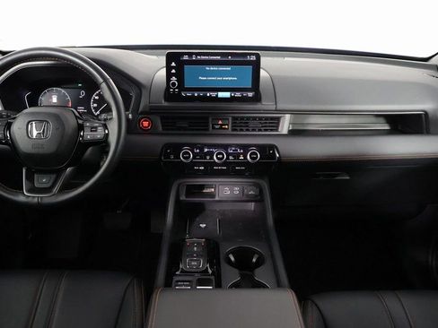 Used 2025 Honda Pilot TrailSport image 8