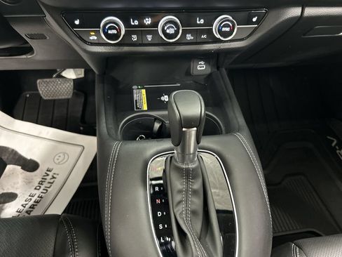 Used 2025 Honda HR-V EX-L image 17