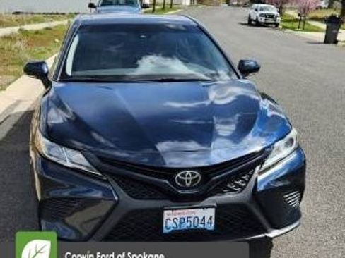 Used 2018 Toyota Camry SE w/ Moonroof Package FWD image 16