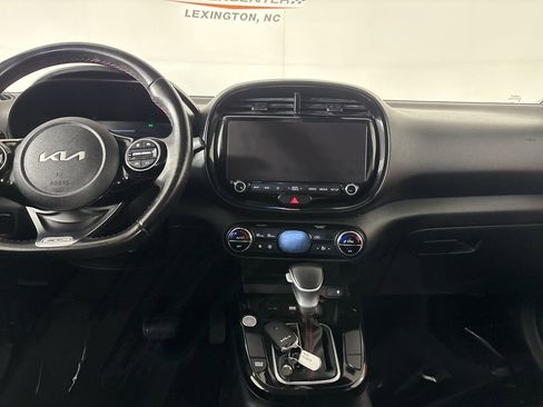 Used 2023 Kia Soul GT-Line image 23