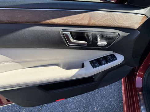 Used 2014 Mercedes-Benz E 350 4MATIC Wagon image 16