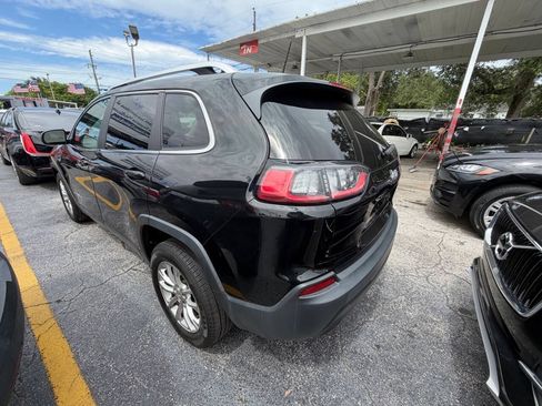 Used 2019 Jeep Cherokee Latitude w/ Popular Appearance Group FWD image 4