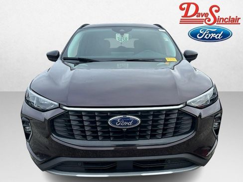 Used 2023 Ford Escape Platinum image 2