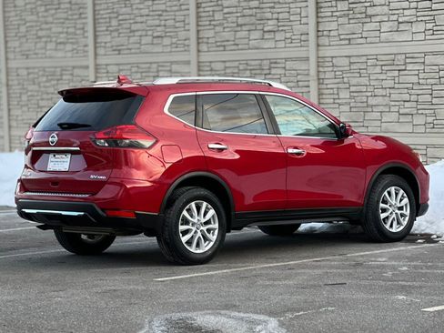Used 2017 Nissan Rogue SV image 8