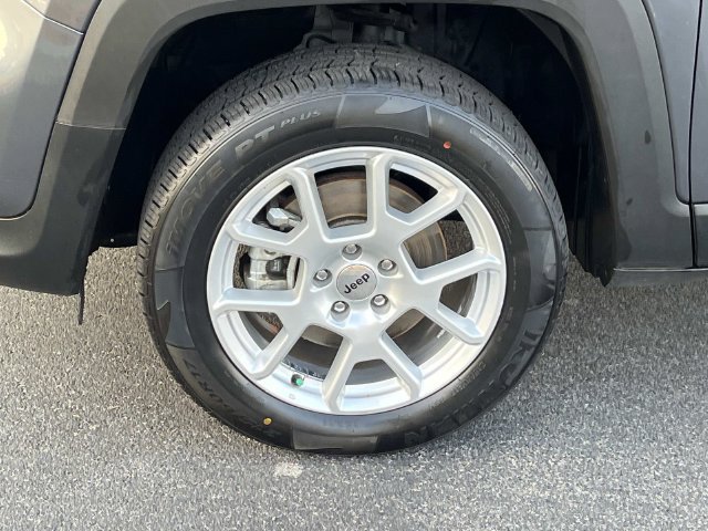 Used 2023 Jeep Renegade Latitude AWD/4WD image 11