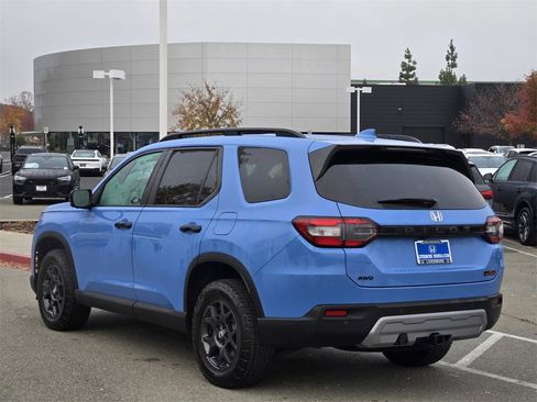 Certified 2025 Honda Pilot TrailSport image 6