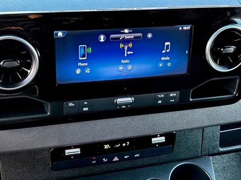 Used 2025 Mercedes-Benz Sprinter 2500 image 14