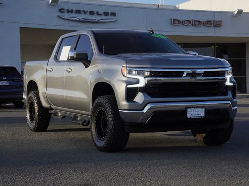 Used 2023 Chevrolet Silverado 1500 LT image 2