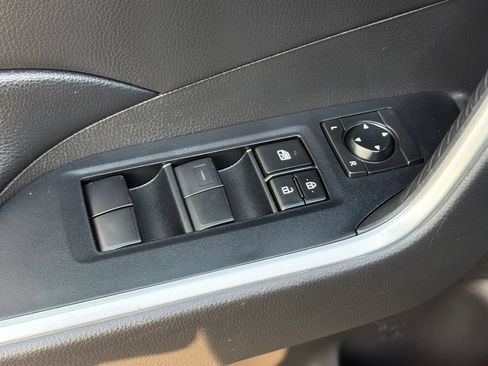 Used 2021 Toyota RAV4 XLE w/ Convenience Package AWD/4WD image 20