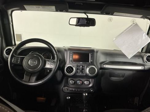 Used 2015 Jeep Wrangler Unlimited Rubicon w/ Connectivity Group AWD/4WD image 20