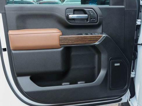 Used 2023 Chevrolet Silverado 2500 High Country w/ Z71 Off-Road Package image 12