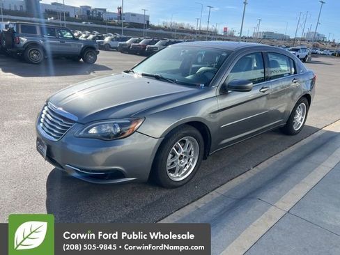 Used 2012 Chrysler 200 Touring image 3