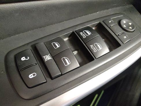 Used 2018 Jeep Cherokee Trailhawk w/ Cold Weather Group image 27