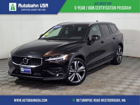 Used 2025 Volvo V60 B5 Cross Country Plus image 1