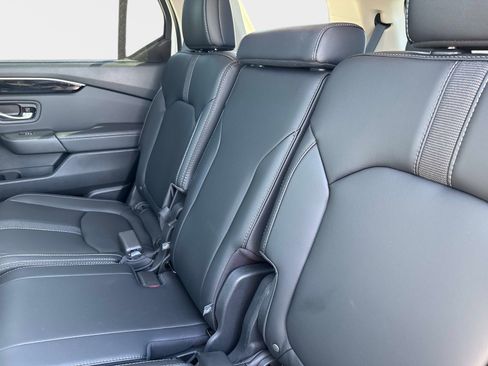 Used 2023 Honda Pilot Touring image 14