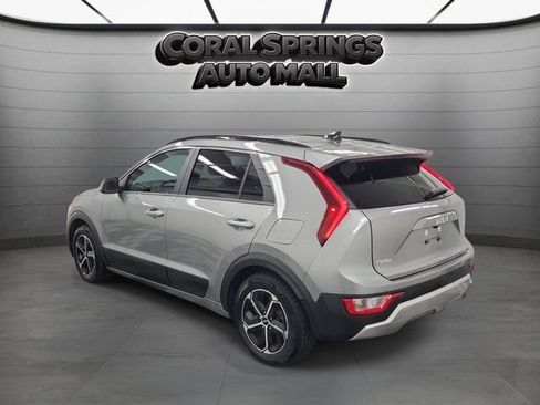 Certified 2024 Kia Niro EX FWD image 4