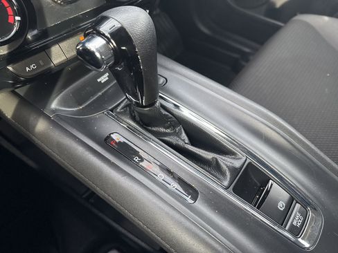 Used 2019 Honda HR-V LX image 22