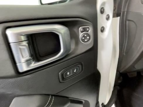Used 2023 Jeep Wrangler Unlimited Sahara w/ Cold Weather Group AWD/4WD image 18