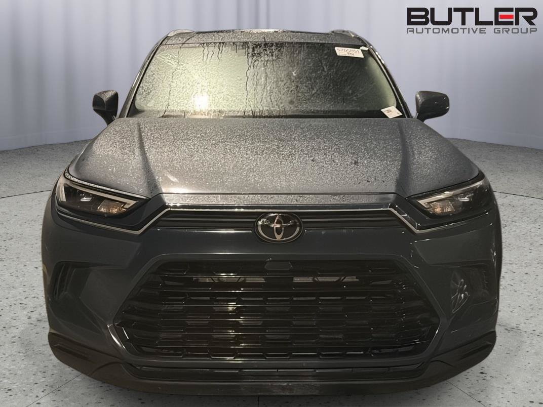 Used 2025 Toyota Grand Highlander AWD image 4