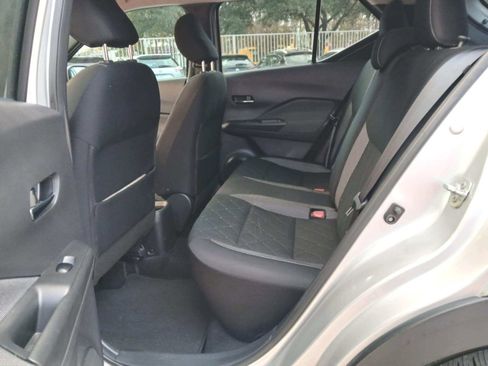 Used 2018 Nissan Kicks SV image 11