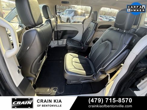 Used 2023 Chrysler Pacifica Limited image 26