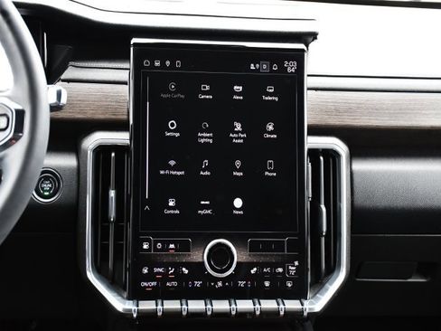 Used 2024 GMC Acadia Denali w/ Super Cruise Package image 30