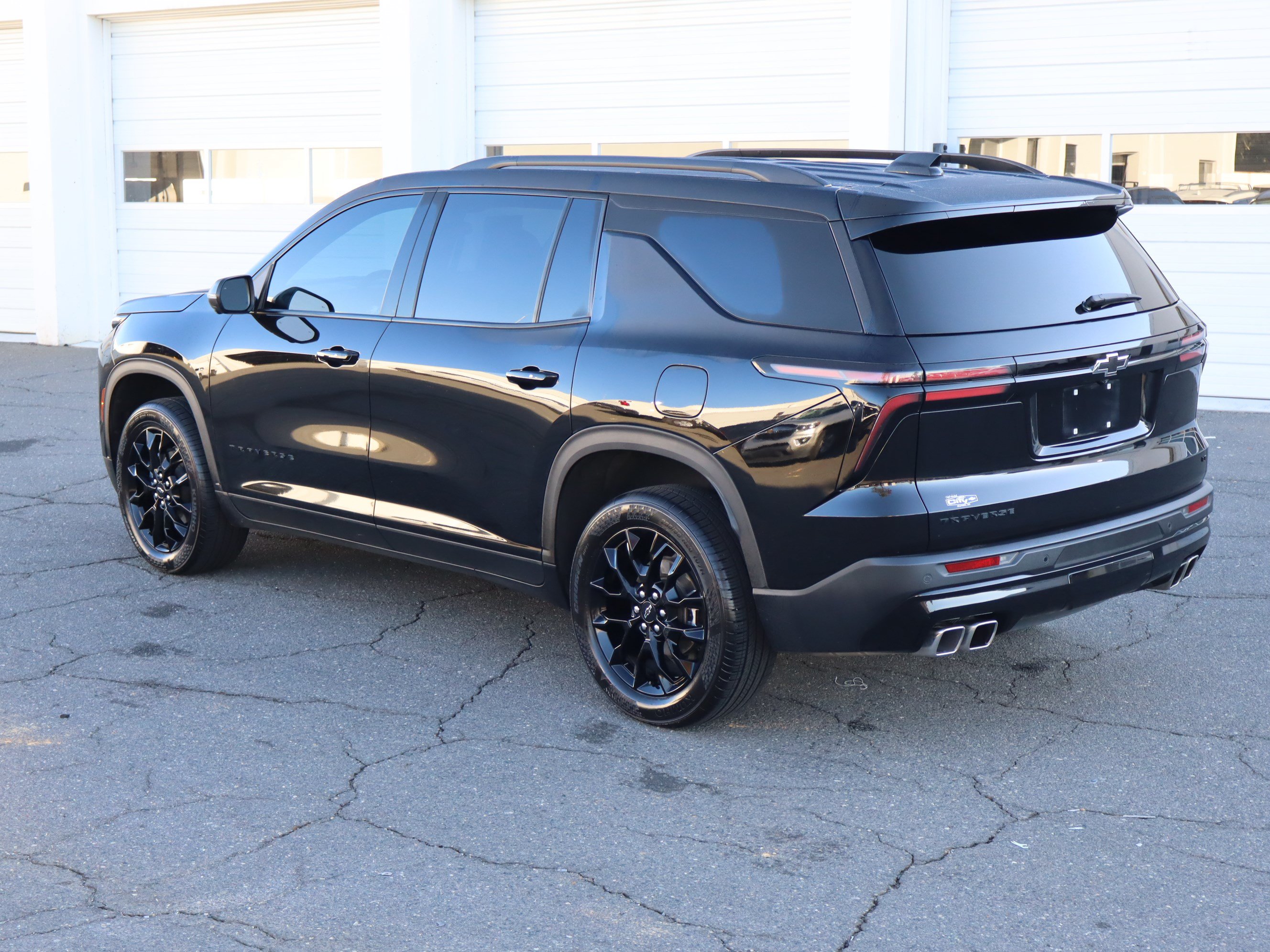 Used 2024 Chevrolet Traverse LT w/ Midnight/Sport Edition FWD image 8