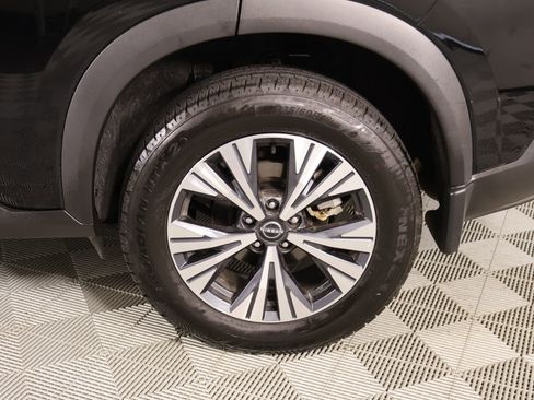 Used 2023 Nissan Rogue SV image 17