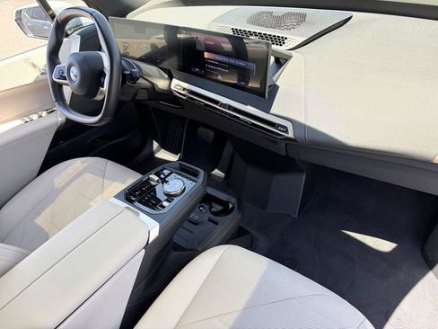 Used 2023 BMW iX xDrive50 w/ Sport Package AWD/4WD image 13