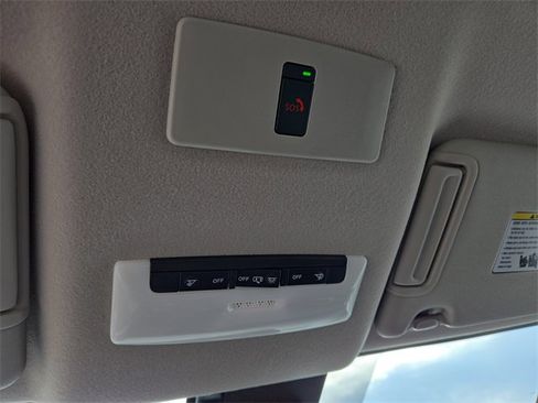 New 2025 Nissan Versa SR w/ Trunk Package image 26