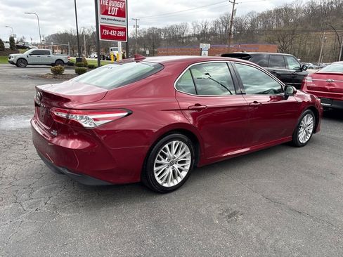 Used 2020 Toyota Camry XLE w/ Sunroof Package image 5
