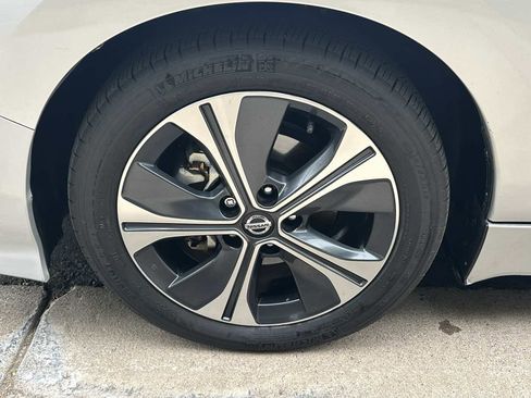 Used 2021 Nissan Leaf SV w/ SV Technology Package image 58